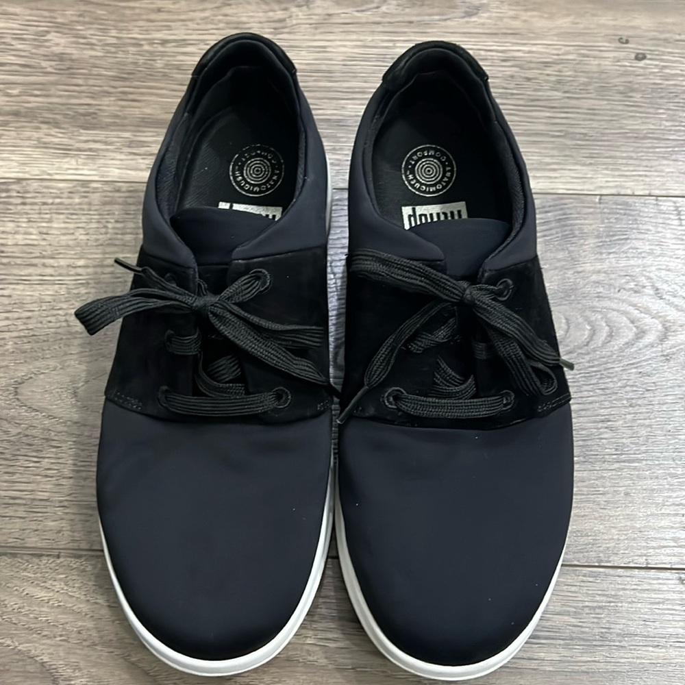 Fitflop sneaker. Black size 8 good used condition.